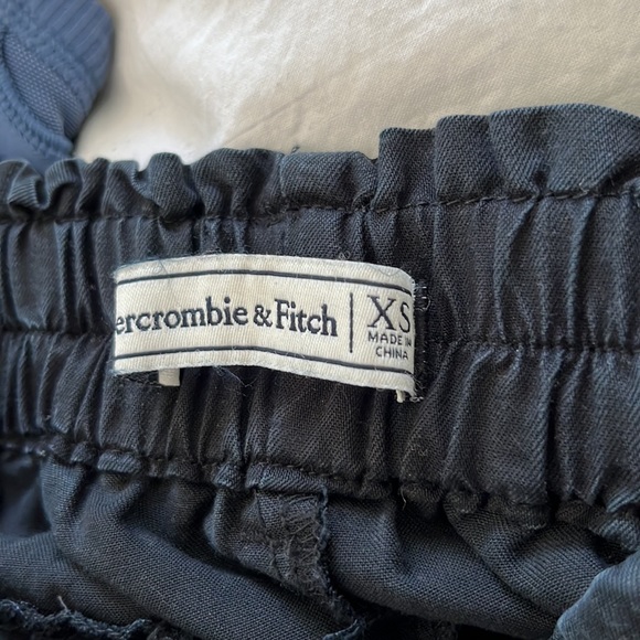 Abercrombie & Fitch black dress pants. Tie front. Size XS. - Picture 3 of 4